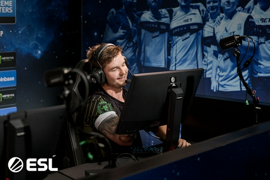 马斯克AI账号在LOL韩服创下92%胜率的传奇记录